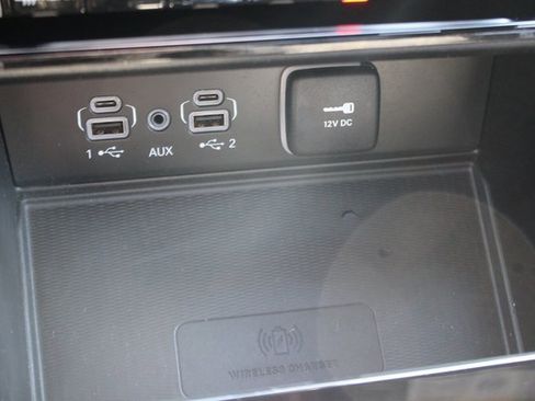 Used 2023 Jeep Grand Cherokee Altitude image 9