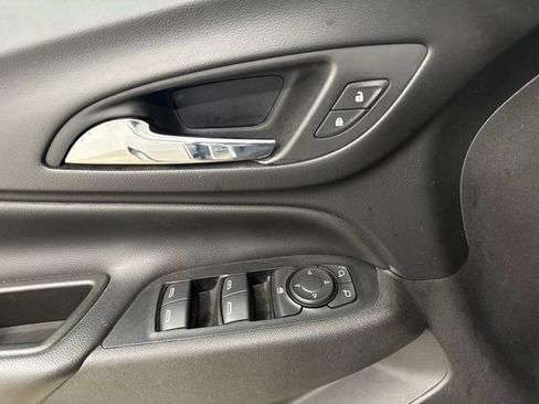 Used 2018 Chevrolet Equinox LT FWD image 30
