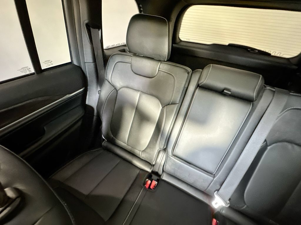 Used 2026 Jeep Grand Cherokee Limited AWD/4WD image 12