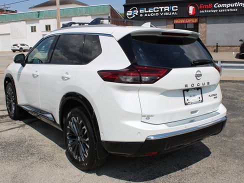Certified 2026 Nissan Rogue Platinum w/ Platinum Premium Package AWD/4WD image 3