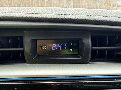 Used 2014 Toyota Corolla LE FWD image 27