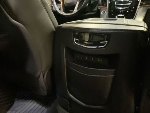 Used 2017 Cadillac Escalade Premium Luxury AWD/4WD image 14