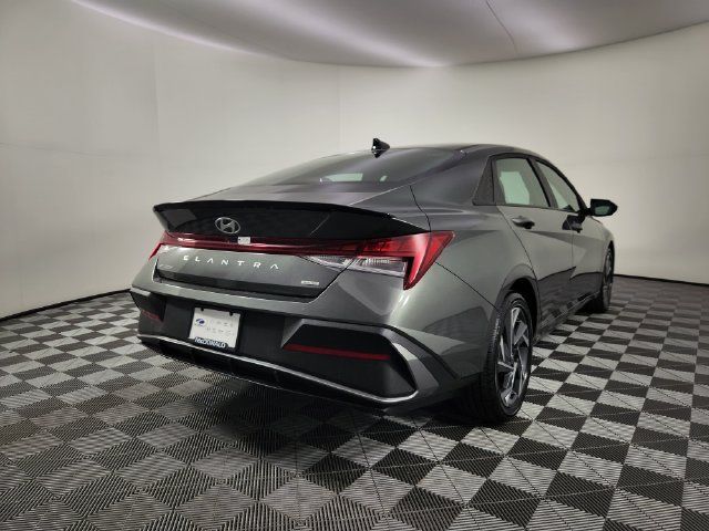 Certified 2025 Hyundai Elantra SEL FWD image 5