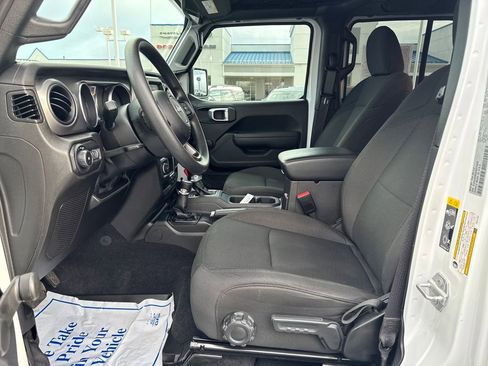 Used 2022 Jeep Wrangler Unlimited Sport image 9