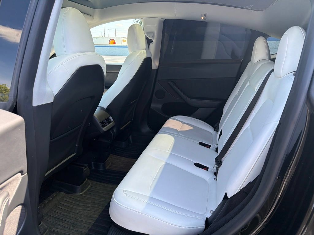Used 2023 Tesla Model Y Performance AWD/4WD image 18
