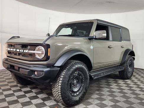 New 2025 Ford Bronco Outer Banks w/ Sasquatch Package image 3