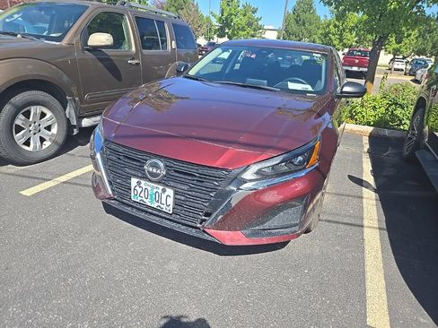 Used 2025 Nissan Altima 2.5 SV AWD/4WD image 3