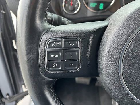 Used 2017 Jeep Wrangler Unlimited Rubicon w/ Connectivity Group image 15