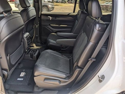 New 2025 Jeep Grand Cherokee L Altitude image 10