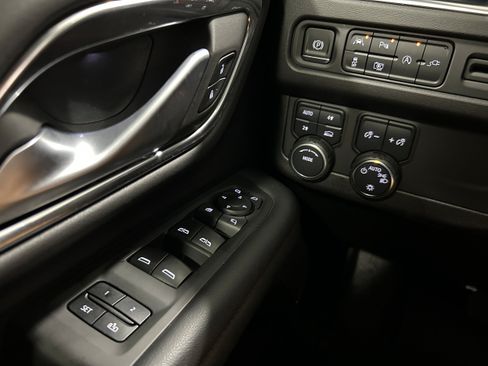 Used 2022 Chevrolet Tahoe RST w/ Luxury Package AWD/4WD image 23