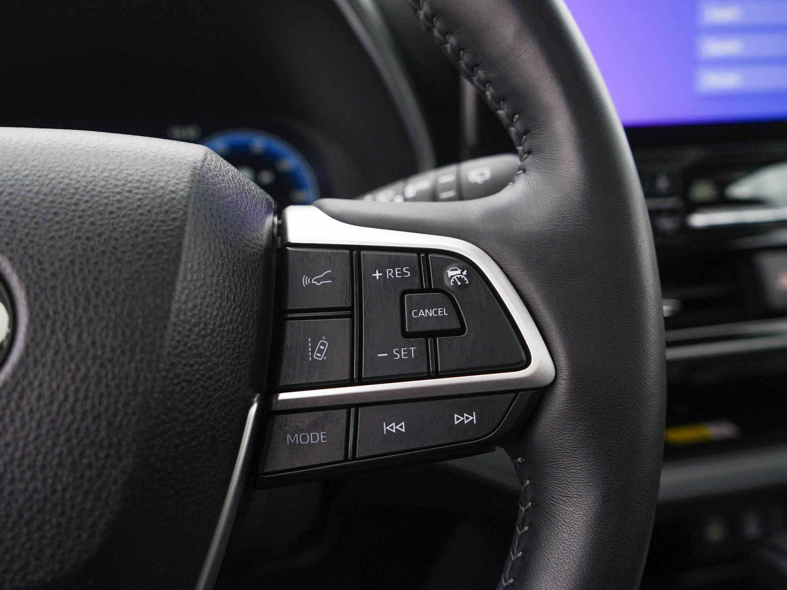 Used 2023 Toyota Highlander Platinum AWD/4WD image 30