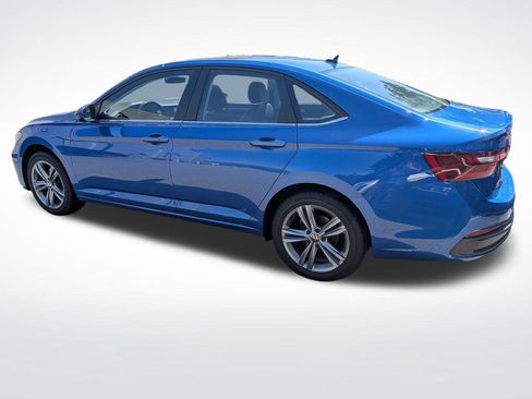 Used 2023 Volkswagen Jetta SE w/ Panoramic Sunroof Package FWD image 6
