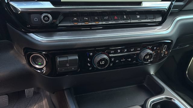 Used 2026 Chevrolet Silverado 1500 High Country AWD/4WD image 31