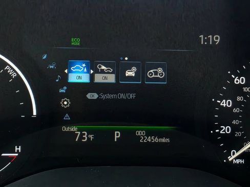 Used 2026 Toyota Sienna XLE FWD image 39