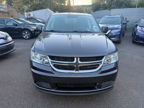 Used 2017 Dodge Journey SE w/ Flexible Seating Group image 2