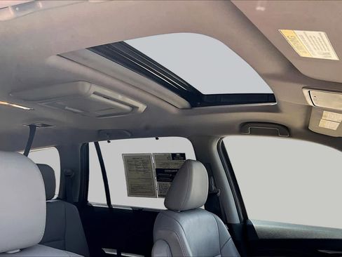 Used 2016 Honda Pilot Touring image 14
