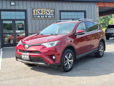Used 2018 Toyota RAV4 XLE AWD/4WD image 1
