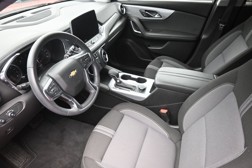 Used 2025 Chevrolet Blazer LT FWD image 22