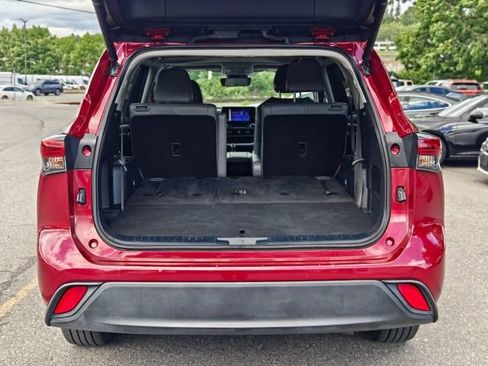 Used 2023 Toyota Highlander XLE FWD image 55