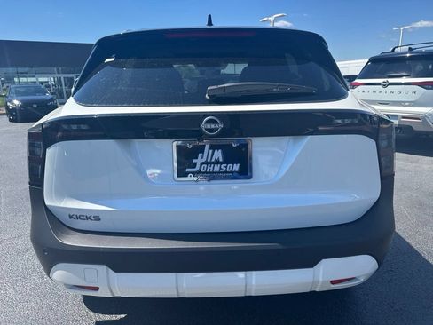 New 2026 Nissan Kicks SV w/ SV Premium Package FWD image 4