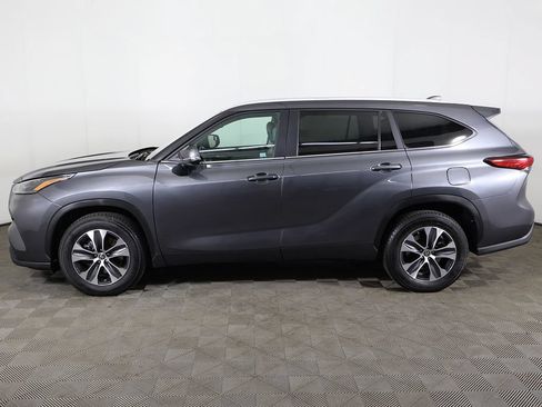 Used 2023 Toyota Highlander XLE FWD image 18