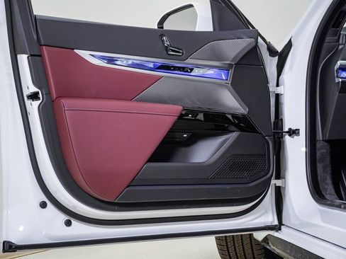 Used 2025 BMW 760i xDrive image 28