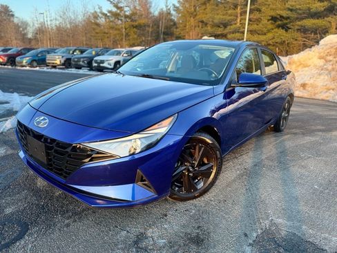 Certified 2022 Hyundai Elantra SEL w/ Convenience Package image 1