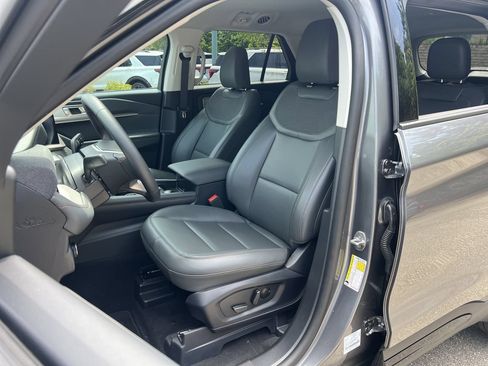New 2026 Ford Explorer Active w/ Active Comfort Package RWD image 16
