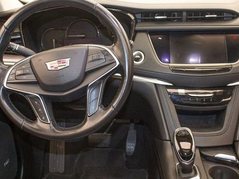Used 2018 Cadillac XT5 Premium Luxury image 16