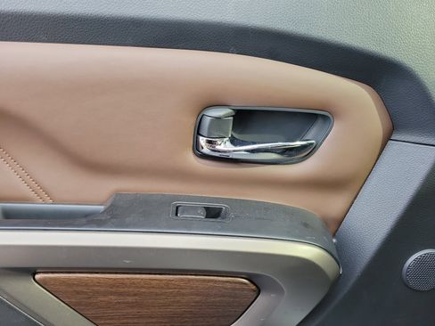 Certified 2024 Nissan Titan Platinum Reserve w/ Moonroof Package image 12