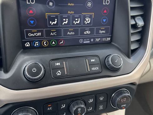 Used 2023 GMC Acadia Denali image 12