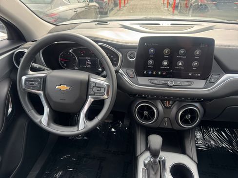 Used 2025 Chevrolet Blazer LT image 34