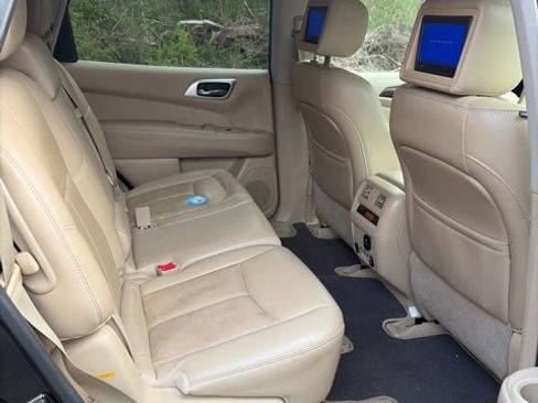Used 2015 Nissan Pathfinder Platinum w/ Family Entertainment Package image 22
