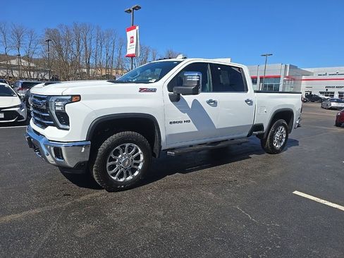 Used 2025 Chevrolet Silverado 2500 LTZ w/ LTZ Premium Package AWD/4WD image 4