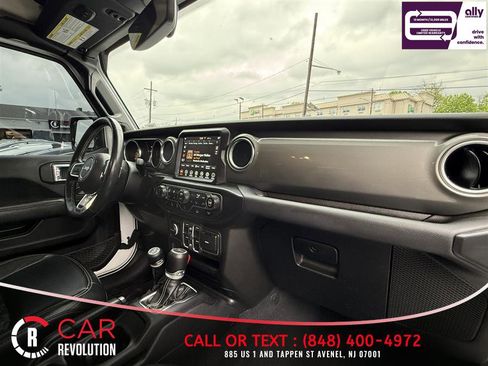 Used 2022 Jeep Gladiator Overland w/ Cold Weather Group AWD/4WD image 36