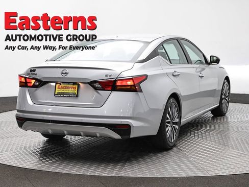 Used 2024 Nissan Altima 2.5 SV FWD image 5