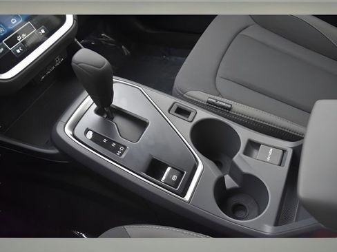 Used 2025 Subaru Crosstrek 2.0i Premium image 32