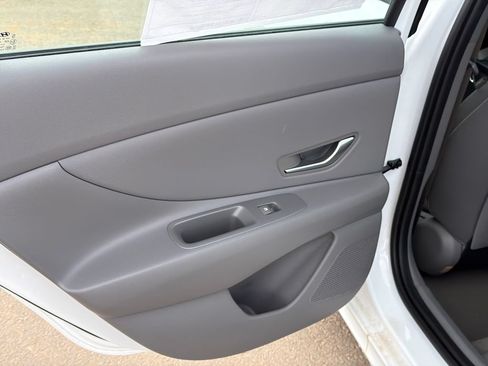 New 2026 Hyundai Elantra SEL Sport FWD image 21