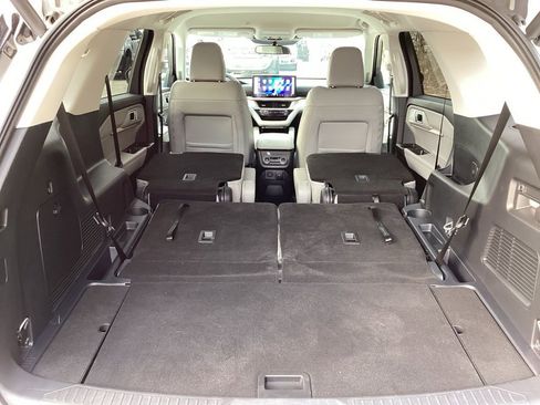 Used 2025 Ford Explorer Active w/ Active Comfort Package image 12