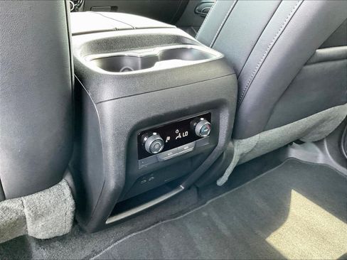 Used 2026 Chevrolet Traverse LT AWD/4WD image 11