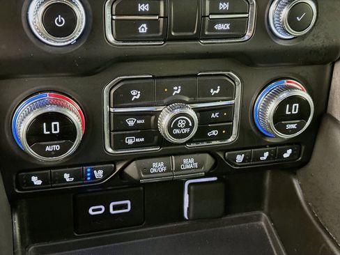 Used 2024 GMC Yukon XL SLT RWD image 24