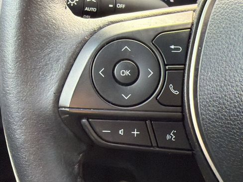 Used 2023 Toyota Corolla Cross XLE FWD image 17