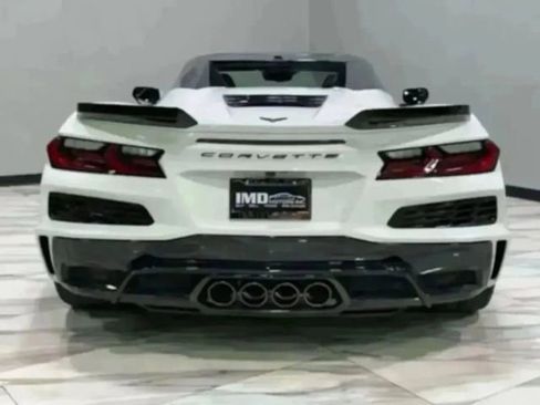 Used 2025 Chevrolet Corvette Z06 w/ Battery Protection Package image 8