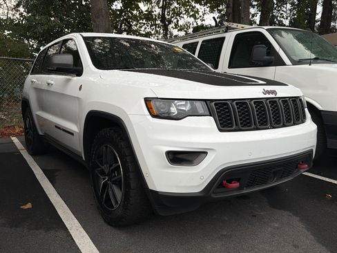 Used 2020 Jeep Grand Cherokee Trailhawk w/ Trailhawk Luxury Group image 3
