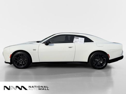 Used 2024 Dodge Charger Daytona R/T w/ Plus Group AWD/4WD image 2