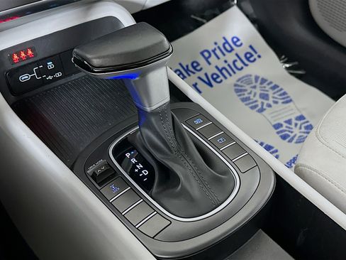 Certified 2025 Hyundai Kona SEL AWD/4WD image 16