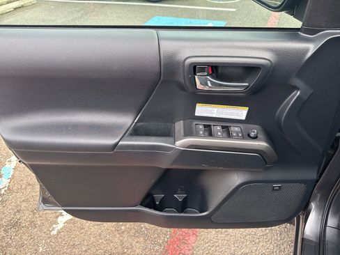 Used 2019 Toyota Tacoma TRD Off-Road image 13