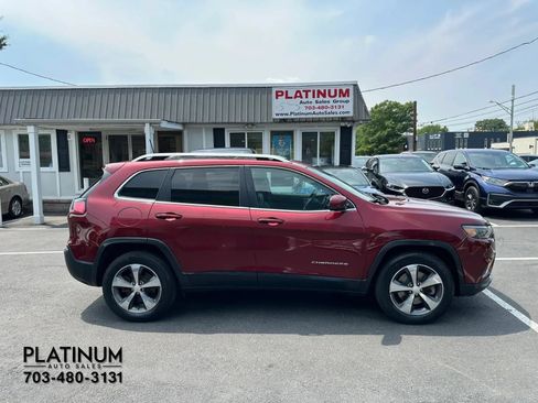 Used 2019 Jeep Cherokee Limited AWD/4WD image 2