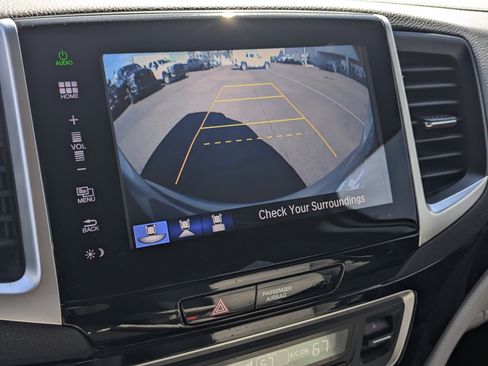 Used 2016 Honda Pilot Touring image 11