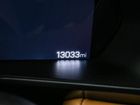 Used 2024 GMC Canyon AT4 w/ Technology Package image 9